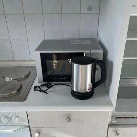 דירה 4-bett-monteurwohnung In *